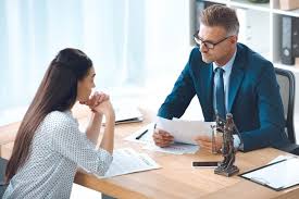Read more about the article How to Choose the Right Lawyer: A Complete Guide